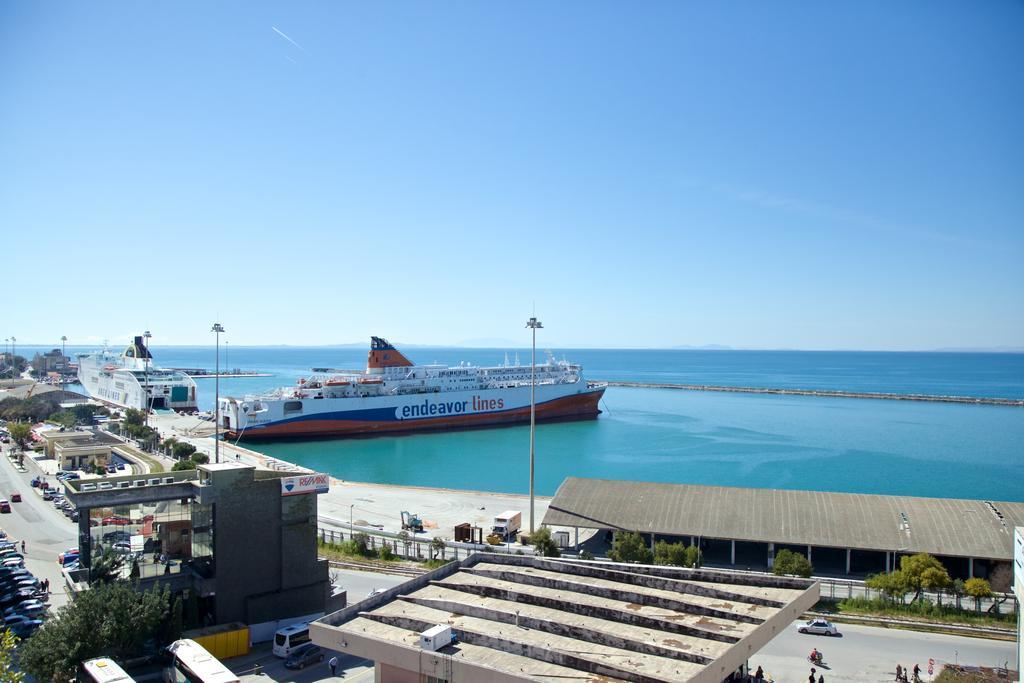Adonis City Hotel Patras Habitación foto